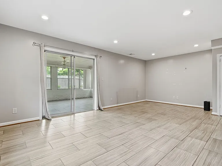 2521 Shanandale Dr — Photo 36