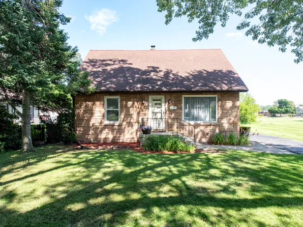 3315 Emmaus Ave, Zion, IL 60099