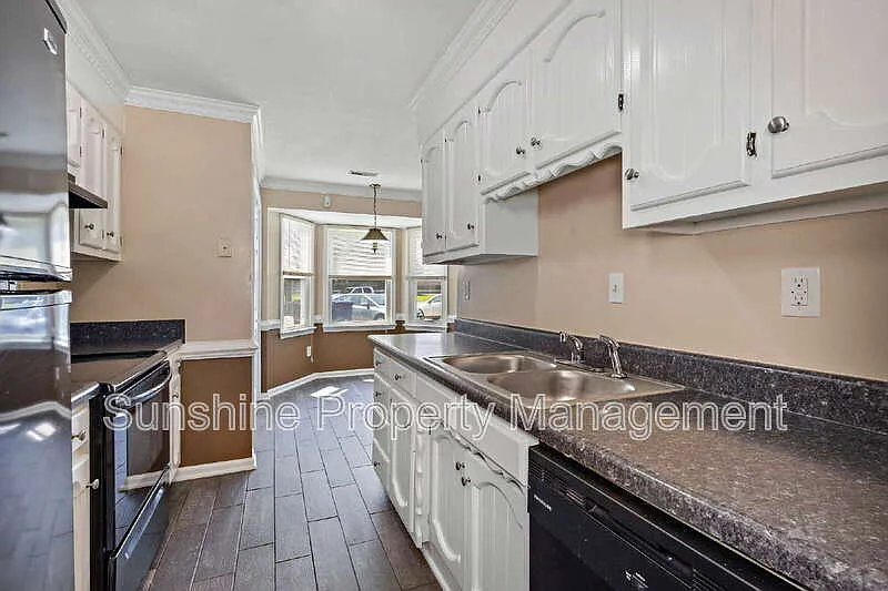 2 bed, 2.5 bath, 1300 sqft, $1,600 — Photo 4