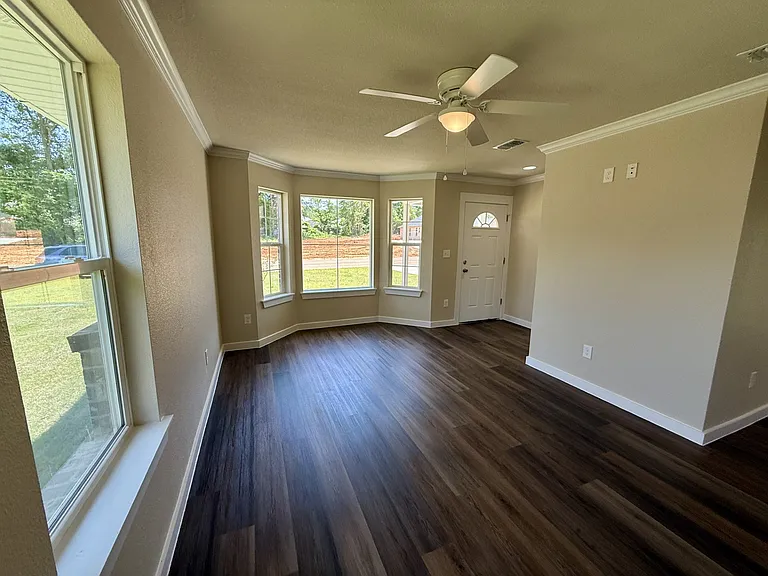 114 Village Pl — Photo 6