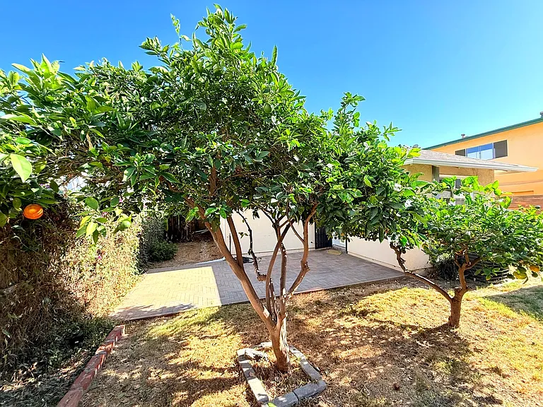 4447 Lockwood Ave — Photo 34