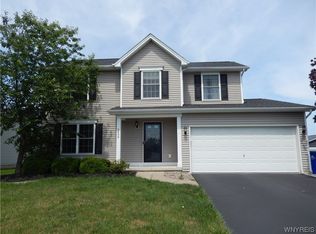 6408 Pincherry Way, Lake View, NY 14085