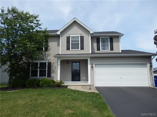 6408 Pincherry Way, Lake View, NY 14085