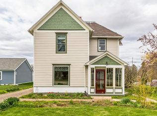 210 W Clarence St, Dodgeville, WI 53533