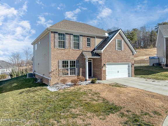 2nd image of 604 Branchwood Ln