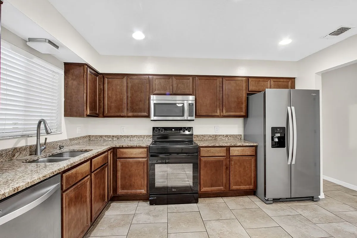 3 bed, 2.0 bath, 1608 sqft, $2,500 — Photo 4