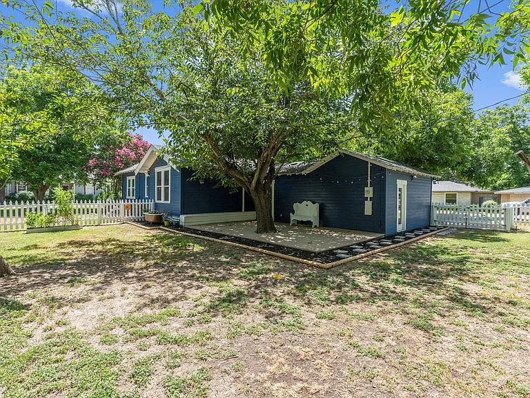 308 Alva St — Photo 32