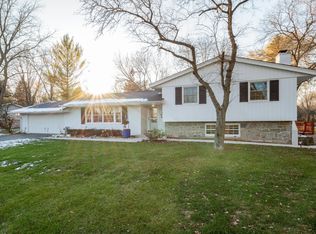 11531 N Saint James Ln, Mequon, WI 53092