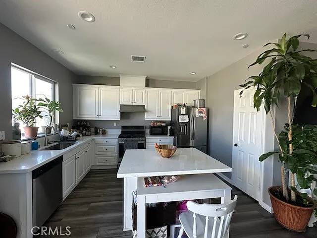 4 bed, 1580 sqft, $3,199 — Photo 3