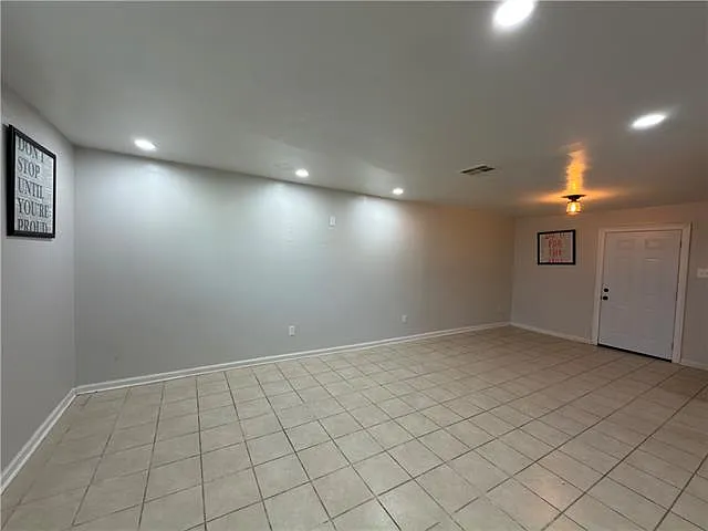 7042 Yorktown Dr — Photo 3