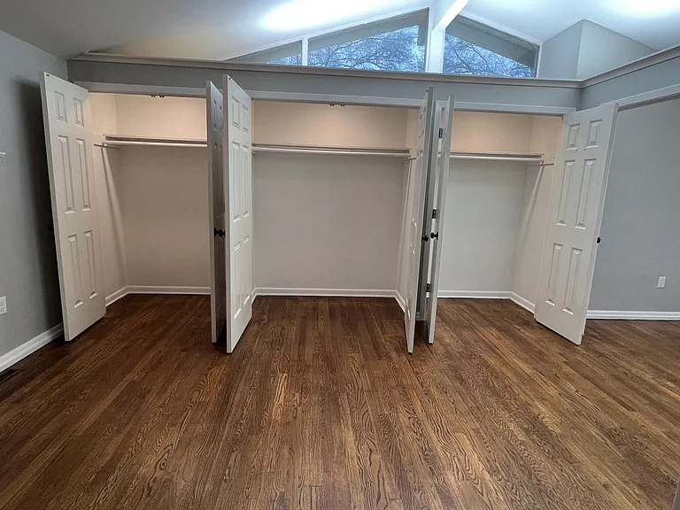 Master br-Lots of closet space