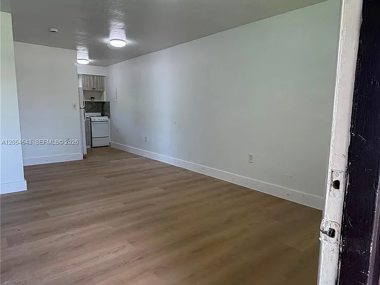 1465 W 28th St #4 — Photo 3
