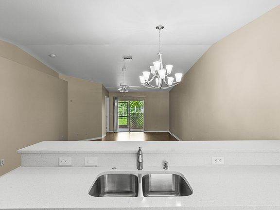 2nd image of 315 NE 16th Pl #315