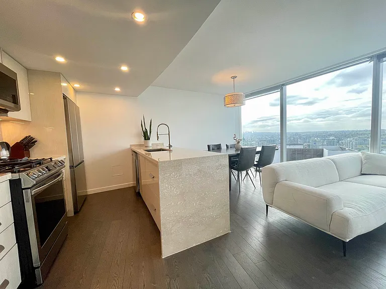 938 Nelson St — Photo 10