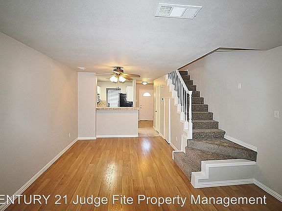 5th image of 613 Carriagehouse Ln APT 4D