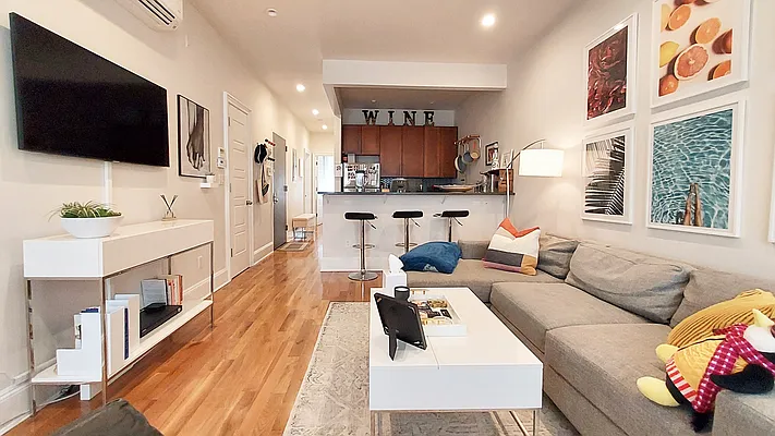 Rented by R New York | media 22