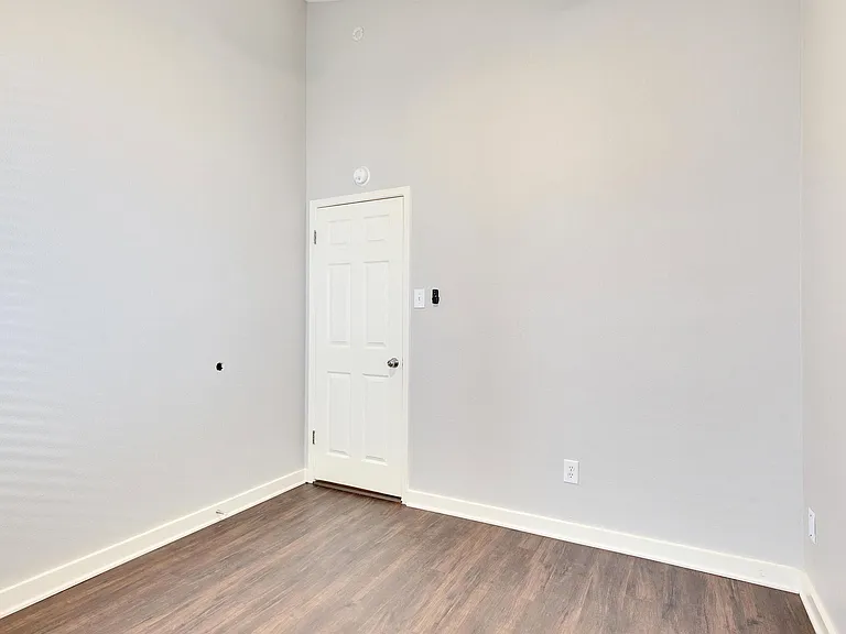 2104 Agarita Trl — Photo 17