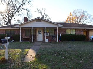 118 Springdale Dr, Palestine, TX 75803