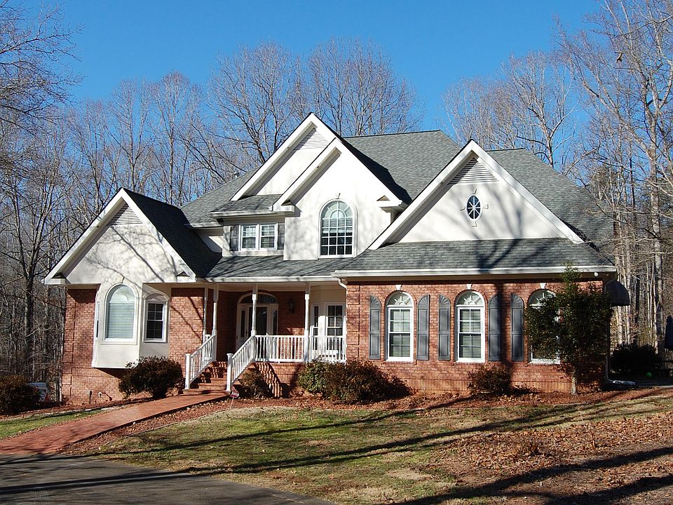 Front of house, circle drive