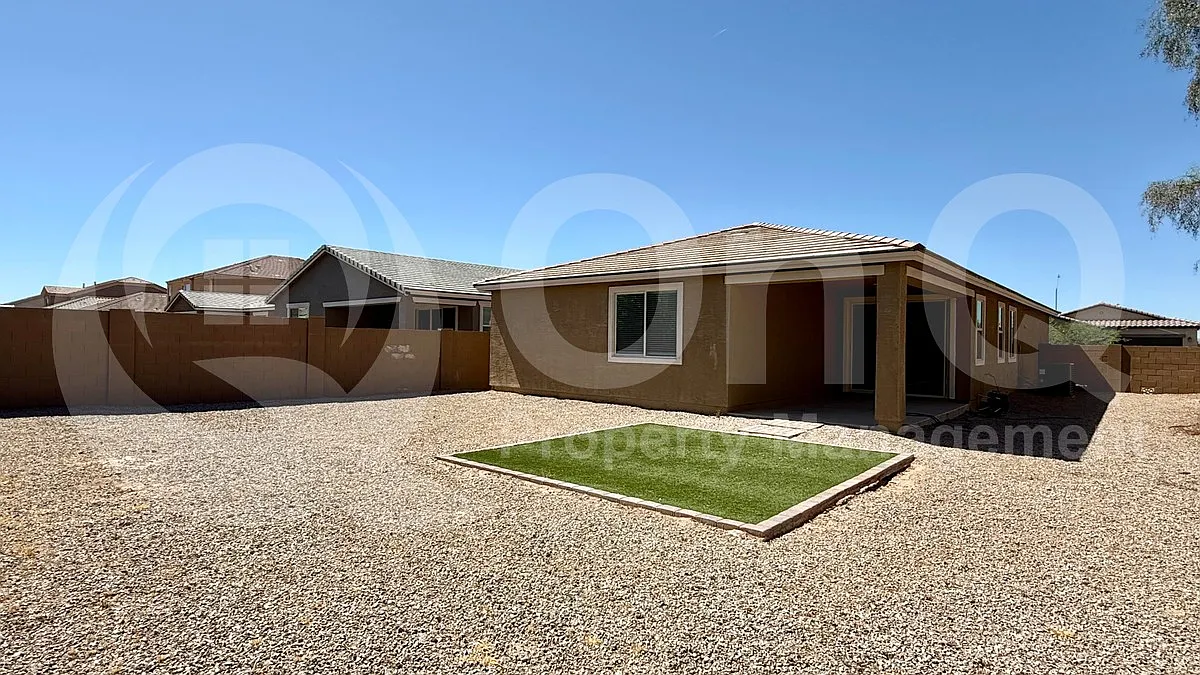 4 bed, 2.0 bath, 1874 sqft, $1,825 — Photo 4