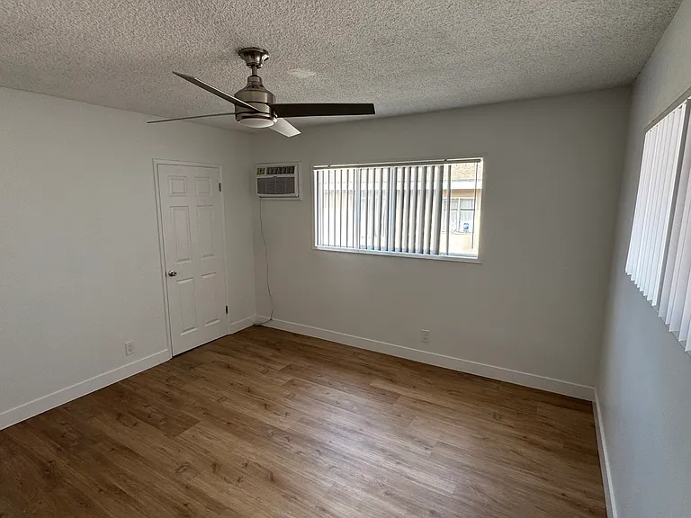 15445 Moorpark St #7 — Photo 10