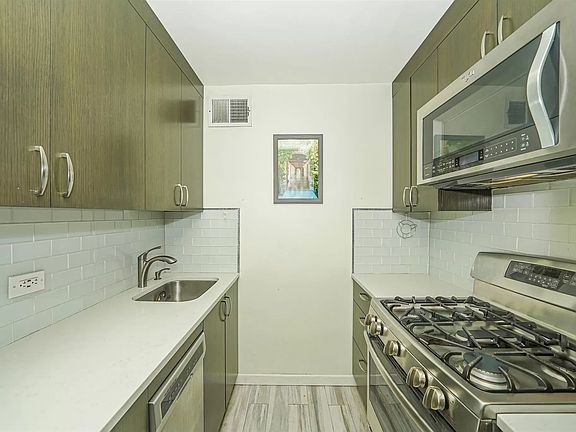 4th image of 6636 Yellowstone Blvd APT 28A