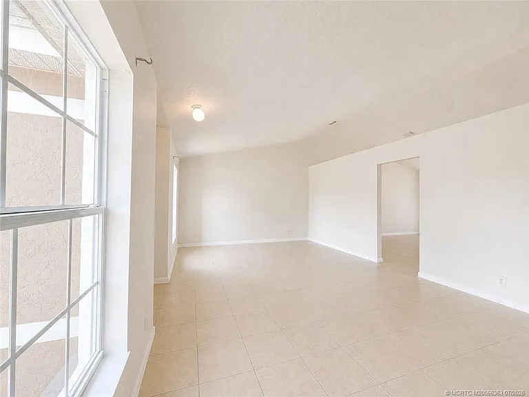 756 SE Lansdowne Ave — Photo 4