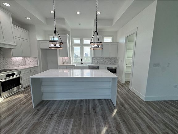 3rd image of 138 Sea Air Ln