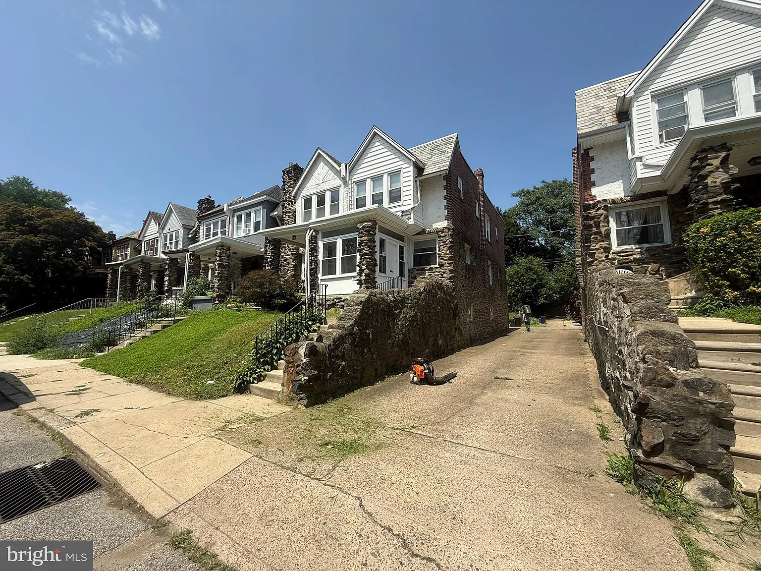 3 bed, 1.5 bath, 1456 sqft, $2,195 — Photo 1
