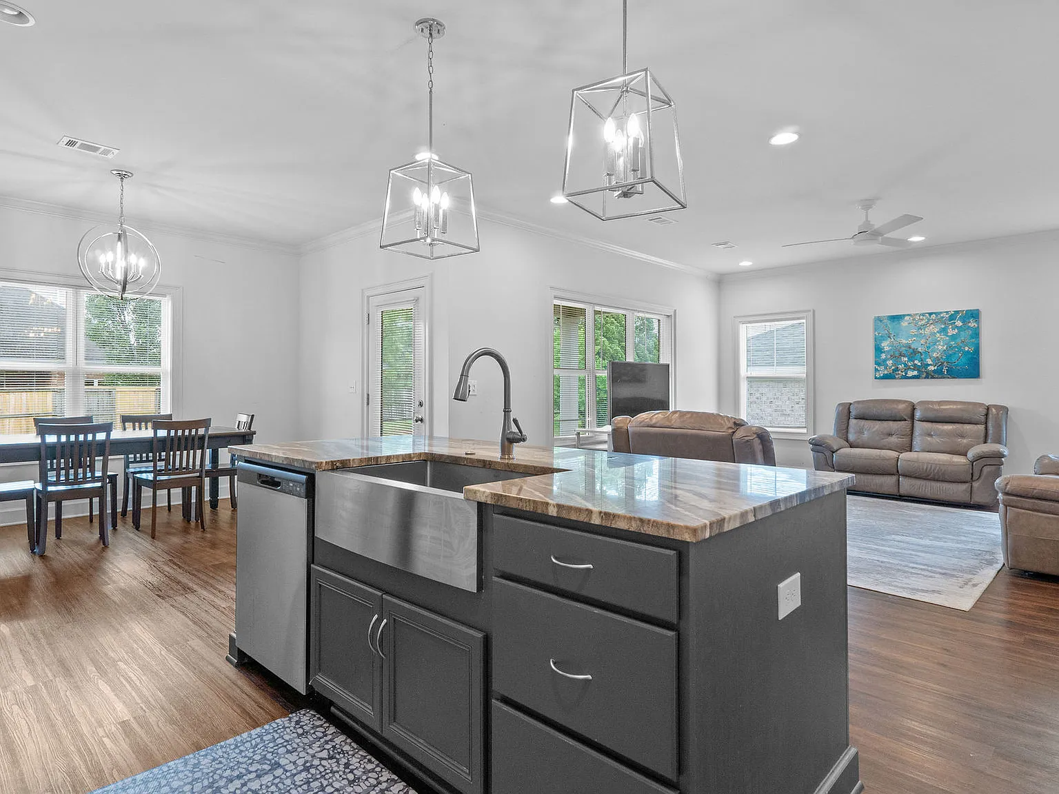 4 bed, 2123 sqft, $2,800 — Photo 3
