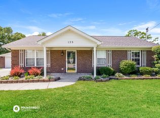 135 Travis Ct, Louisville, KY 40229