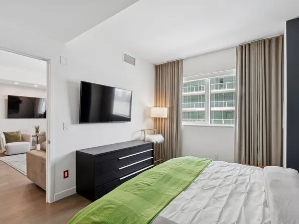 800 Avenue At Port Imperial image 19 of 33