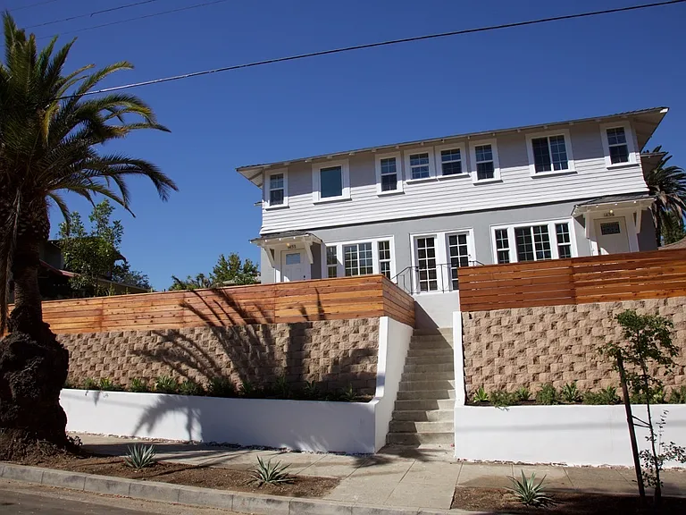 1433 Talmadge St — Photo 25