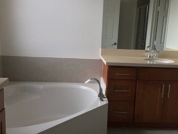 4th image of 10425 NW 41st St #0