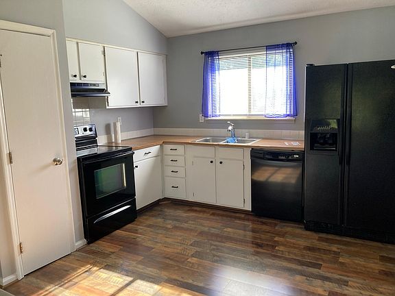 2nd image of 3345 Featherston Dr