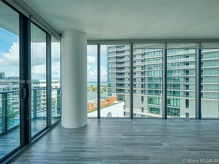 650 NE 32nd St #1208 — Photo 6