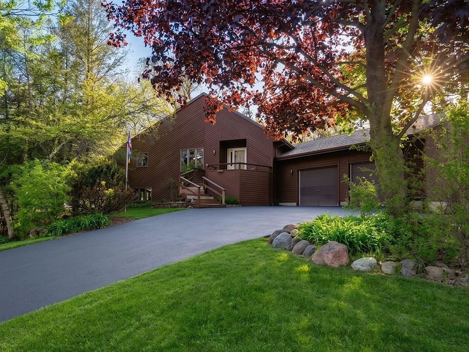 1st image of 1815 Royal Oaks Dr