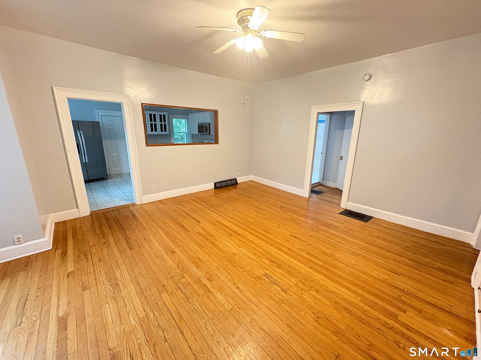 3 bed, 1.0 bath, 1417 sqft, $2,200 — Photo 3