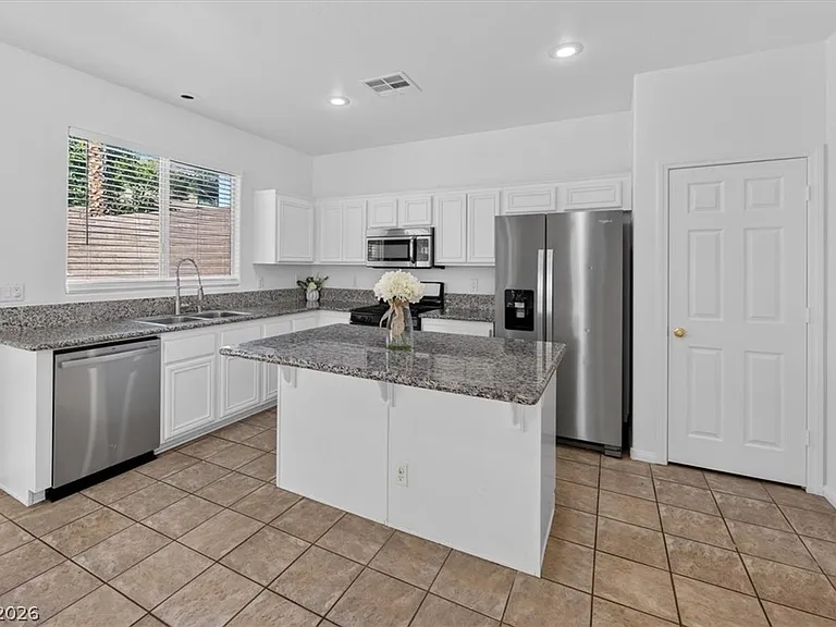 3799 Honey Ridge Ct — Photo 15