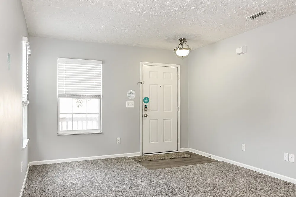 4 bed, 2.5 bath, 2034 sqft, $3,560 — Photo 4