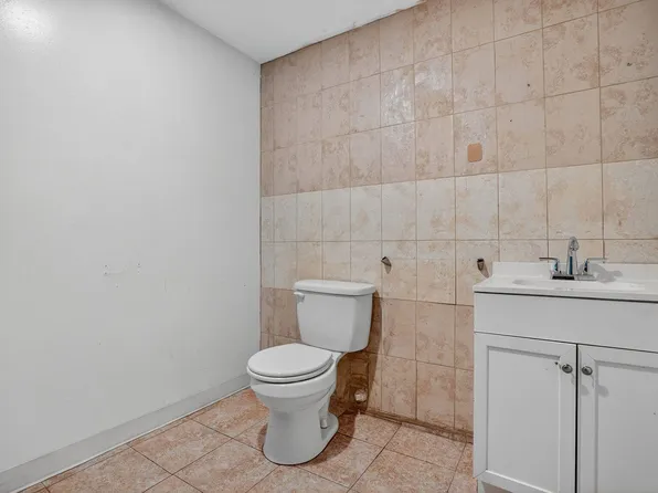 415 Martin Luther King Jr Drive image 4 of 20