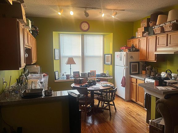 4th image of 187 Oxford St S #2