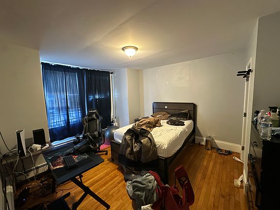 4th image of 154-156 Vine St #1