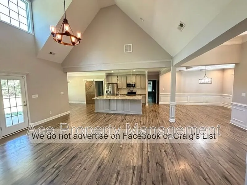 4 bed, 3.0 bath, 3198 sqft, $3,055 — Photo 4