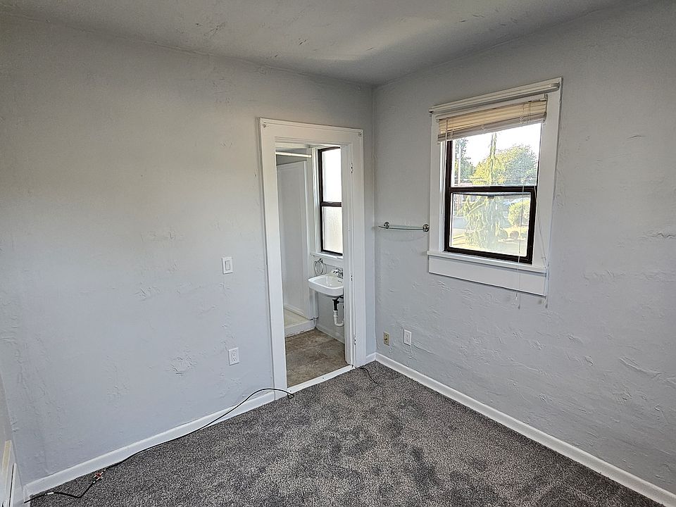 Freshly updated Bedroom and Bathroom