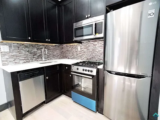 Rented by EXR | media 9