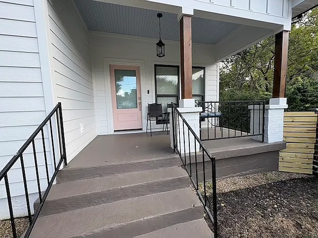 205 Elberta St — Photo 2