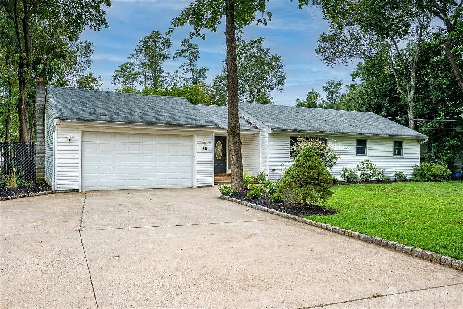 4 bed, 2.0 bath, $3,800 — Photo 2