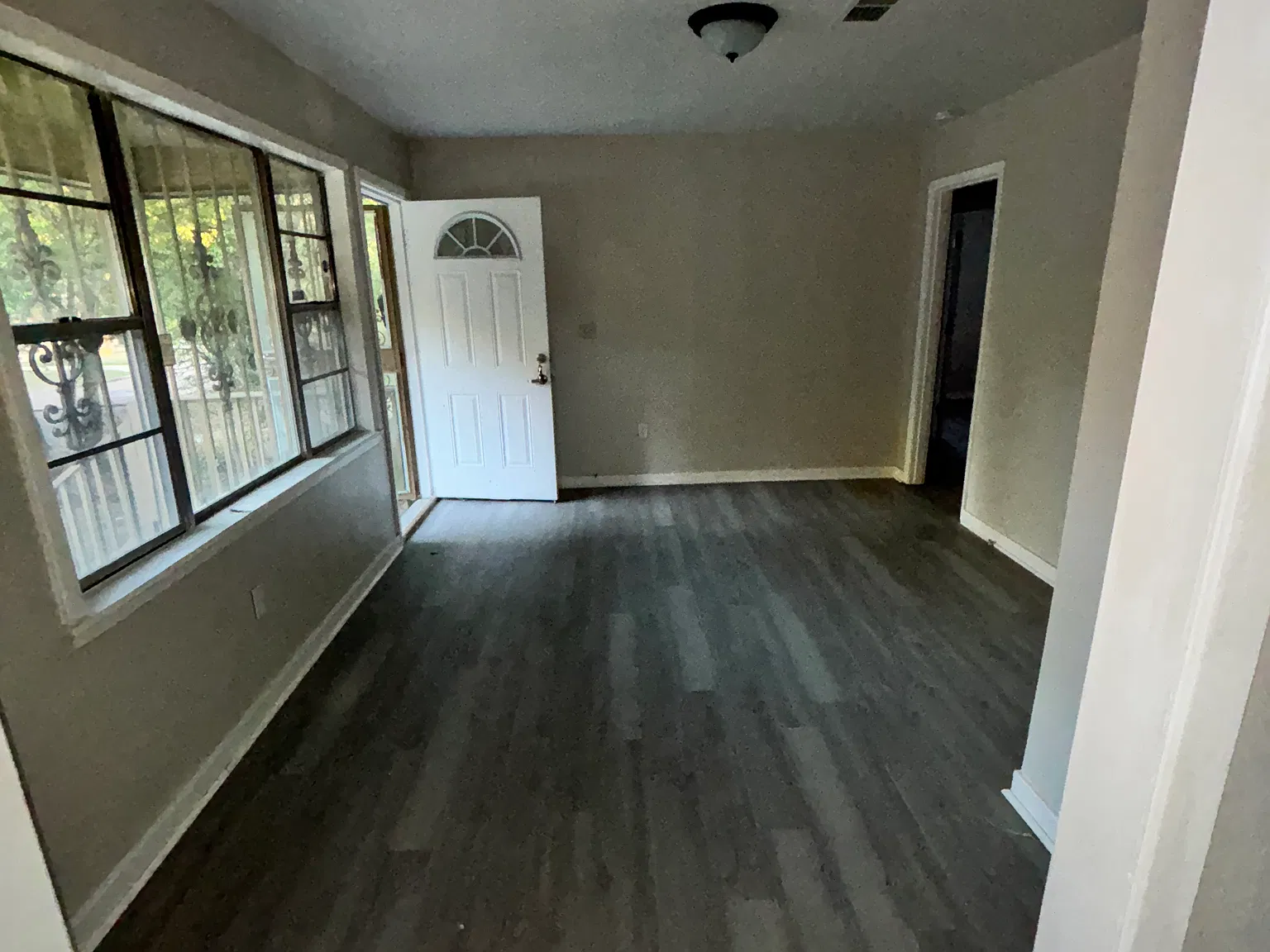 3 bed, 863 sqft, $850 — Photo 2