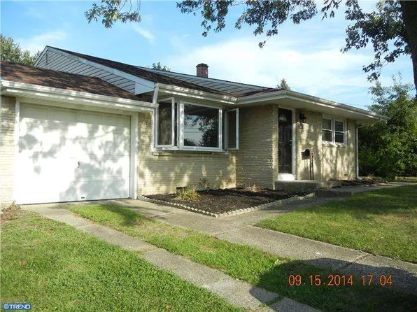 299 Meyner Dr, Bellmawr, NJ 08031